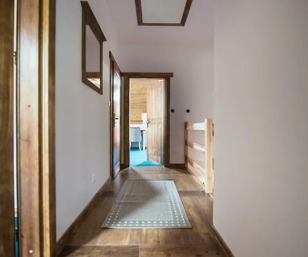 Dwor U Papuga Apartment *